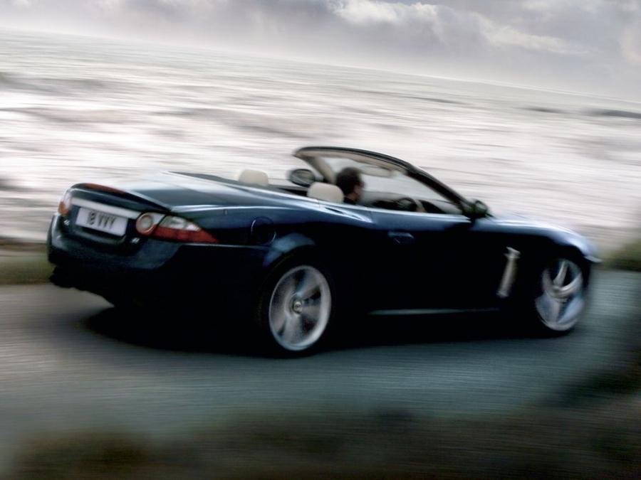  Jaguar XKR Portfolio Convertible 2007 года  (фото 2 из 26)